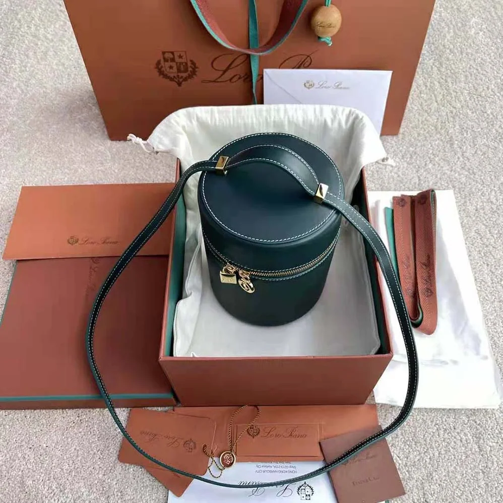 Loro Piana Medium Extra Case in Calfskin Leather for Women in Green Loro Piana Medium Extra Case in Calfskin Leather for Women in Green