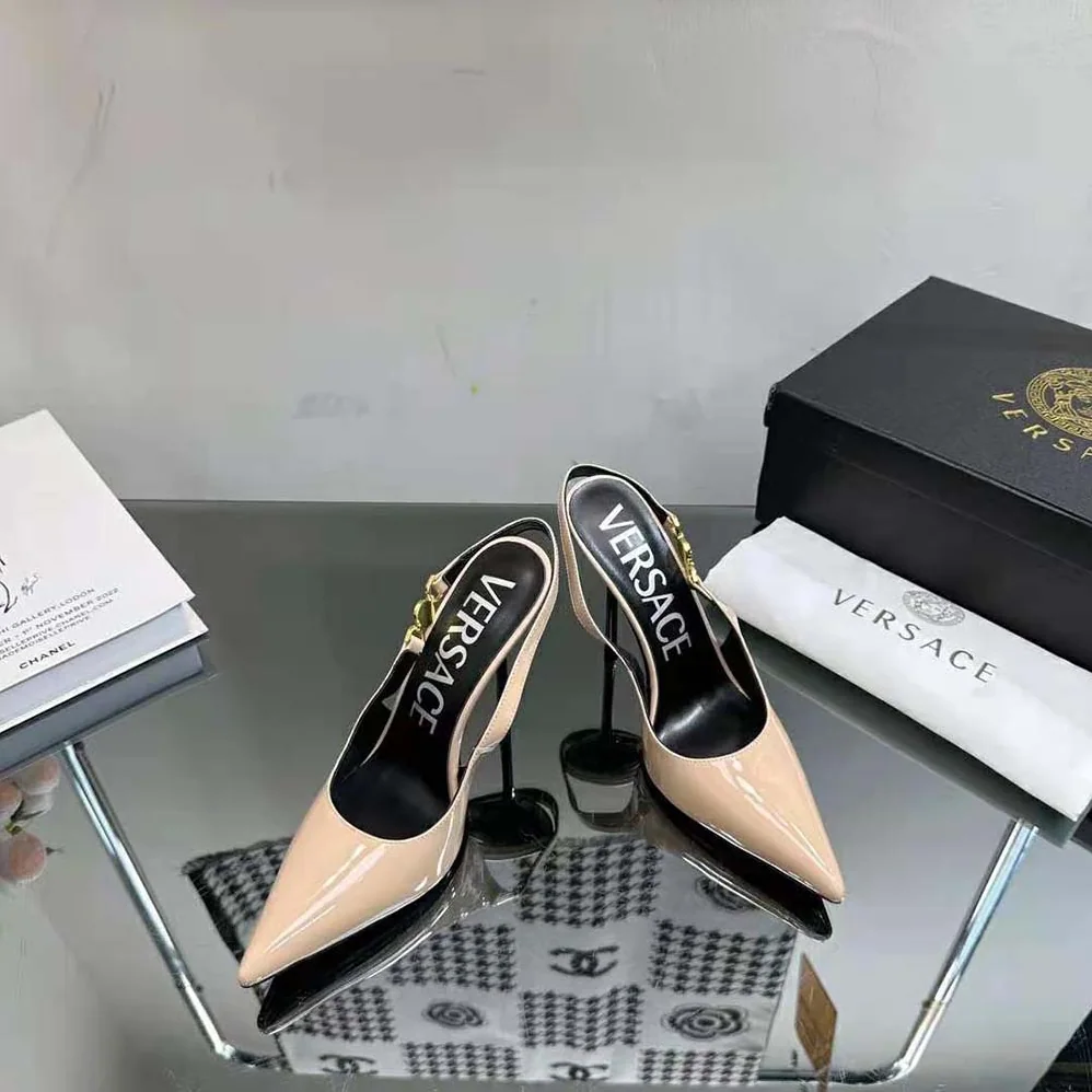 Versace Medusa '95 Slingback Pumps for Women in Pink Versace Medusa '95 Slingback Pumps for Women in Pink