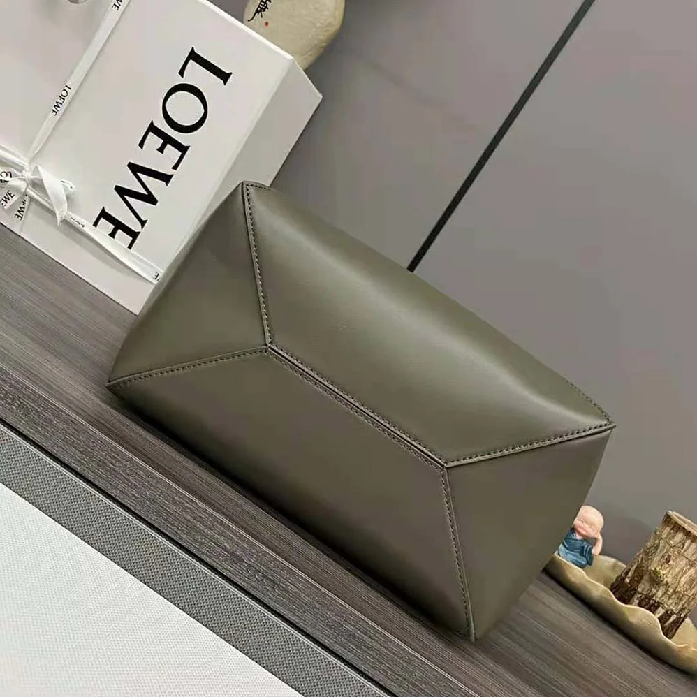Loewe Puzzle Fold Tote in Shiny Calfskin for Unisex in Green Loewe Puzzle Fold Tote in Shiny Calfskin for Unisex in Green