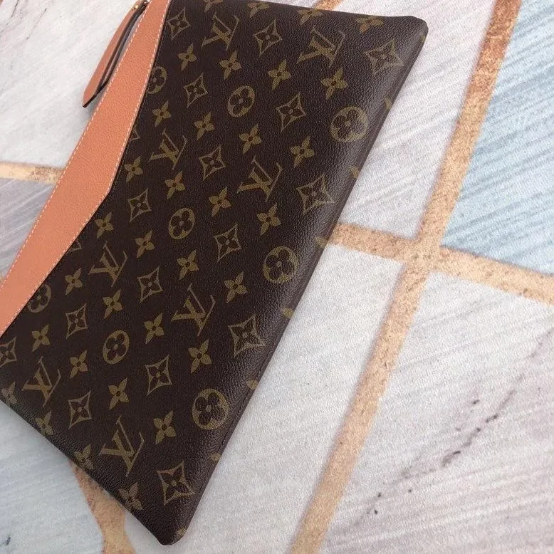 Louis Vuitton Daily Pouch Bag Monogram Canvas Light Pink / LV