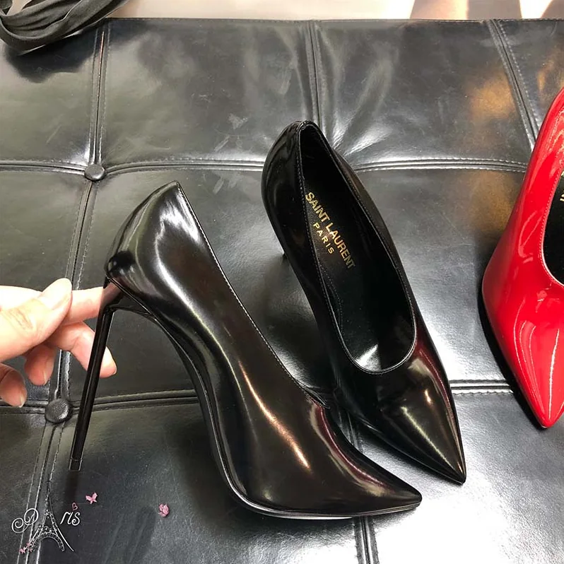 Saint Laurent YSL Shoes Teddy Pump Shiny Leather 10.5cm for Women in Black Saint Laurent YSL Shoes Teddy Pump Shiny Leather 10.5cm for Women in Black