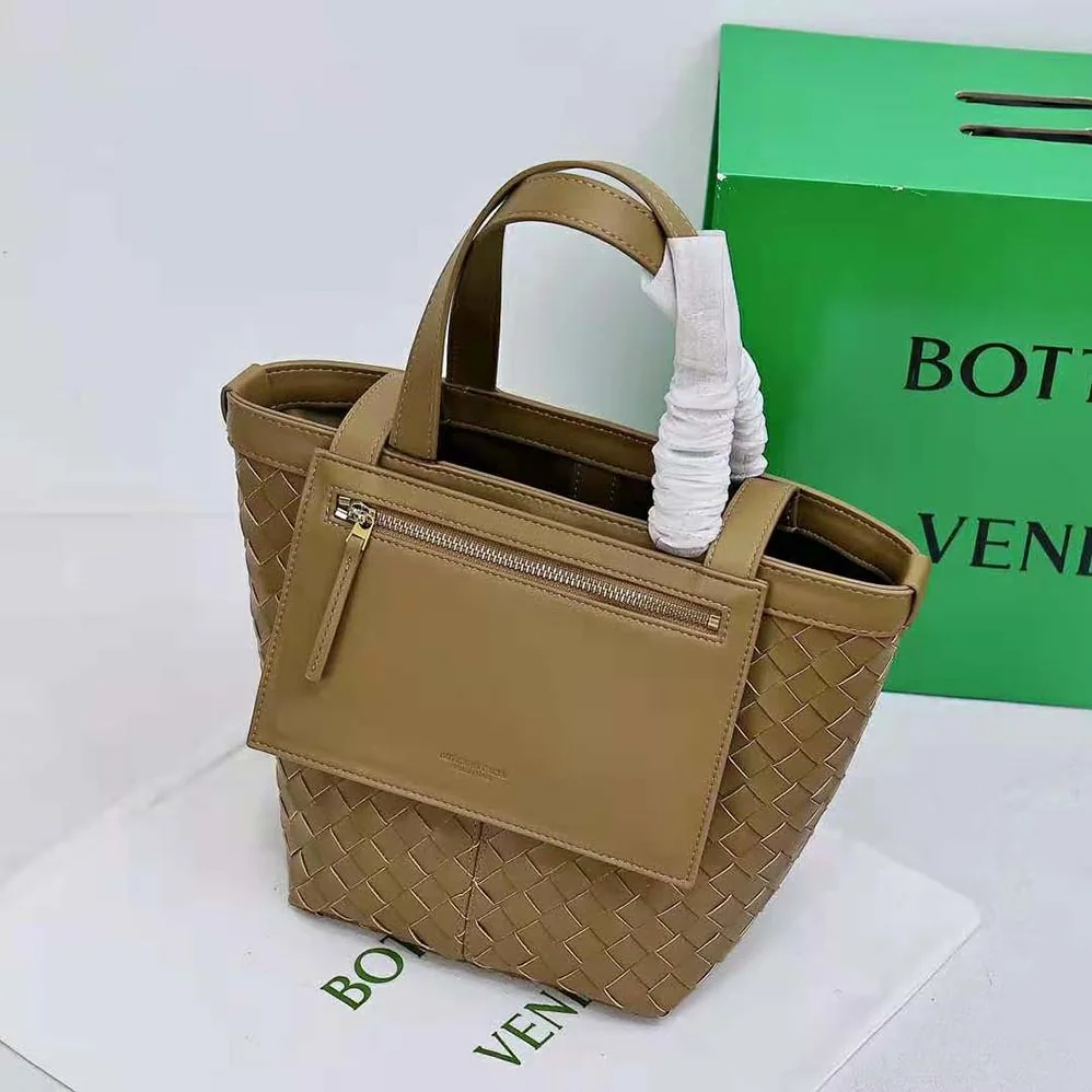 Bottega Veneta Small Flip Flap in Lambskin Leather for Women in Brown Bottega Veneta Small Flip Flap in Lambskin Leather for Women in Brown