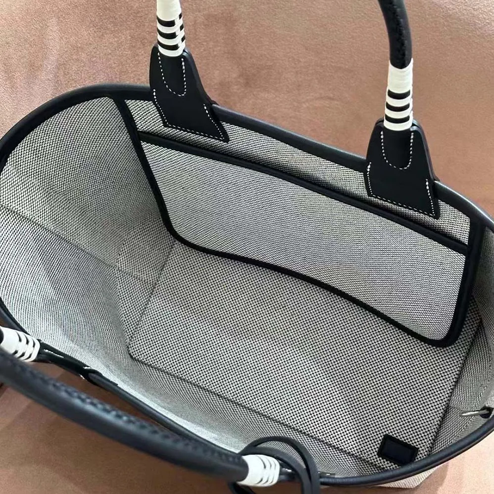 Hermes Steeple 25 Ecru Tote Bag for Unisex in Black Hermes Steeple 25 Ecru Tote Bag for Unisex in Black