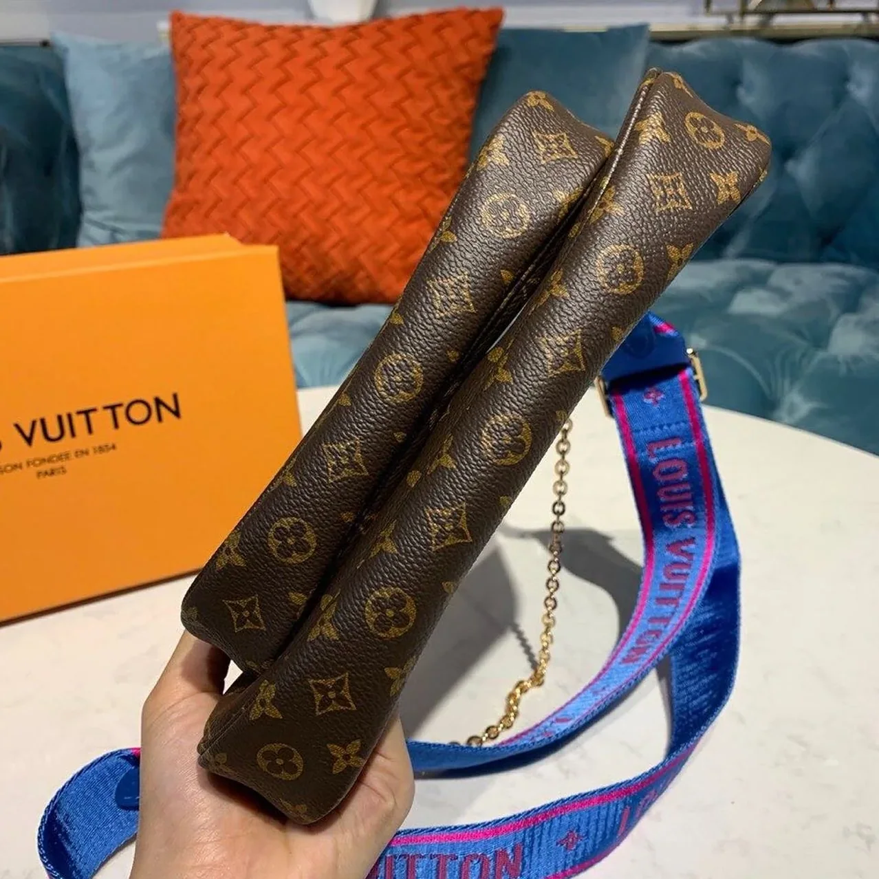 Louis Vuitton Multi Pochette Accessoire Shoulder Bag / Blue Monogram Canvas Gold Hardware Louis Vuitton Multi Pochette Accessoire Shoulder Bag / Blue Monogram Canvas Gold Hardware