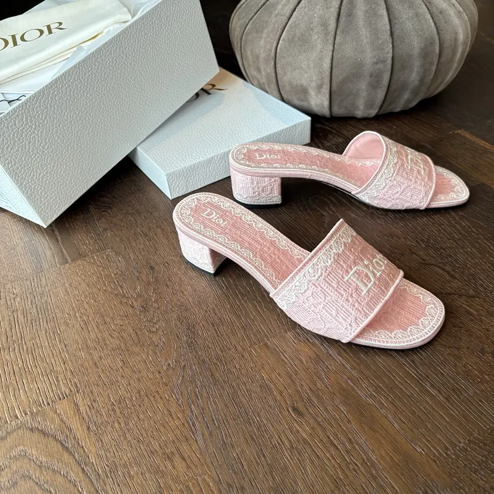 Dior Dioramour Dior Dentelle Heeled Slide Soupir Pink Dior Oblique Embroidered Cotton and White Lace for Women Dior Dioramour Dior Dentelle Heeled Slide Soupir Pink Dior Oblique Embroidered Cotton and White Lace for Women