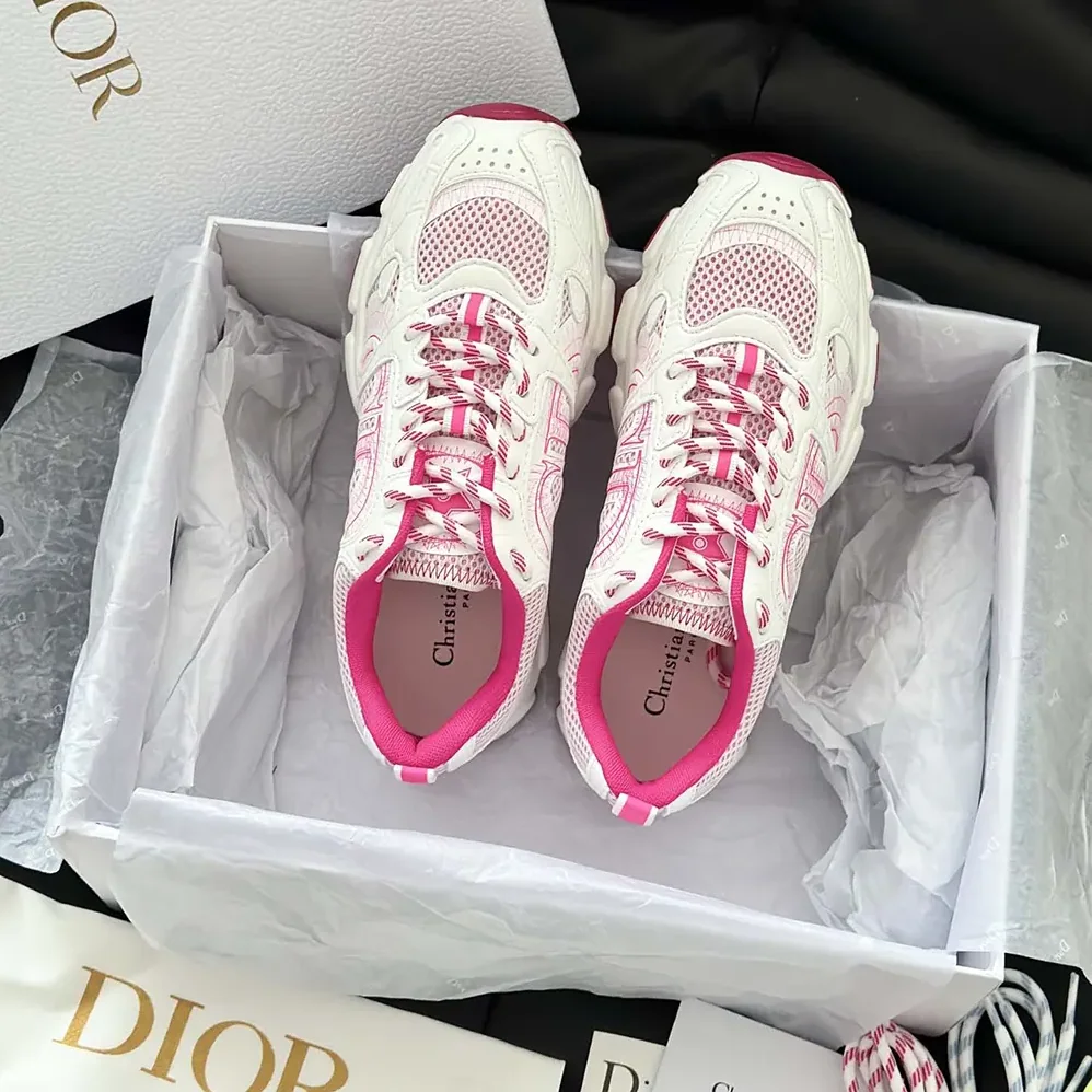 Dior Chrono Sneaker White and Fuchsia Mesh with Leather for Unisex in Effect Panels Dior Chrono Sneaker White and Fuchsia Mesh with Leather for Unisex in Effect Panels