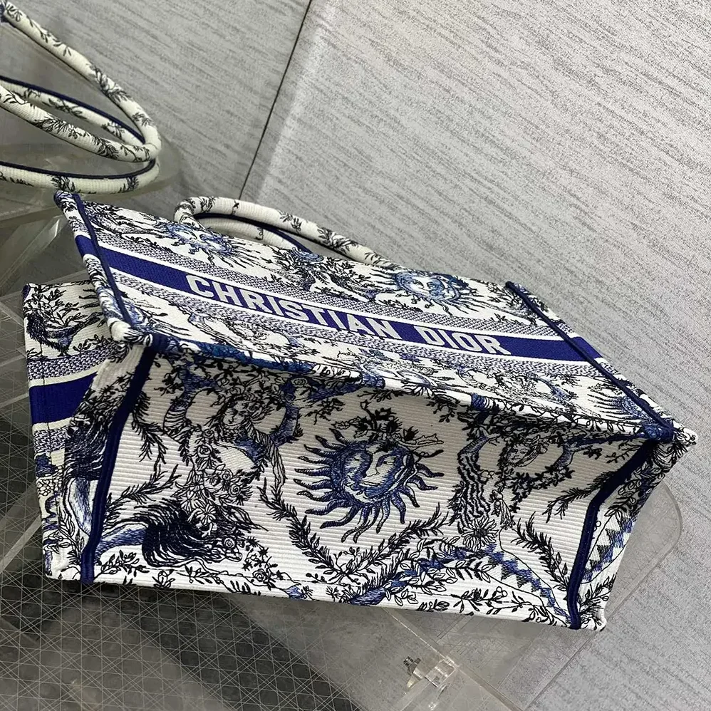 Dior Medium Dior Book Tote White and Navy Blue Toile de Jouy Soleil Embroidery for Women Dior Medium Dior Book Tote White and Navy Blue Toile de Jouy Soleil Embroidery for Women