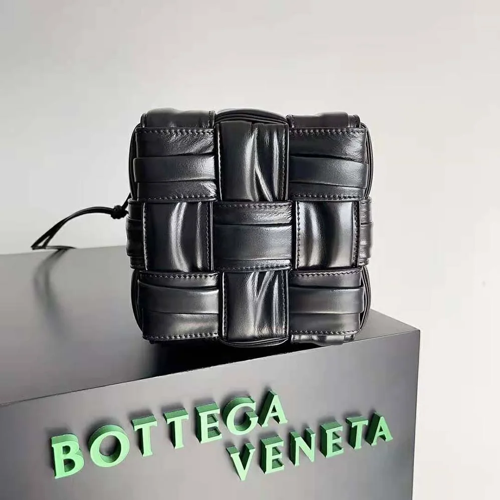 Bottega Veneta Small Cassette Bucket Bag in Lambskin Leather for Women in Black Bottega Veneta Small Cassette Bucket Bag in Lambskin Leather for Women in Black