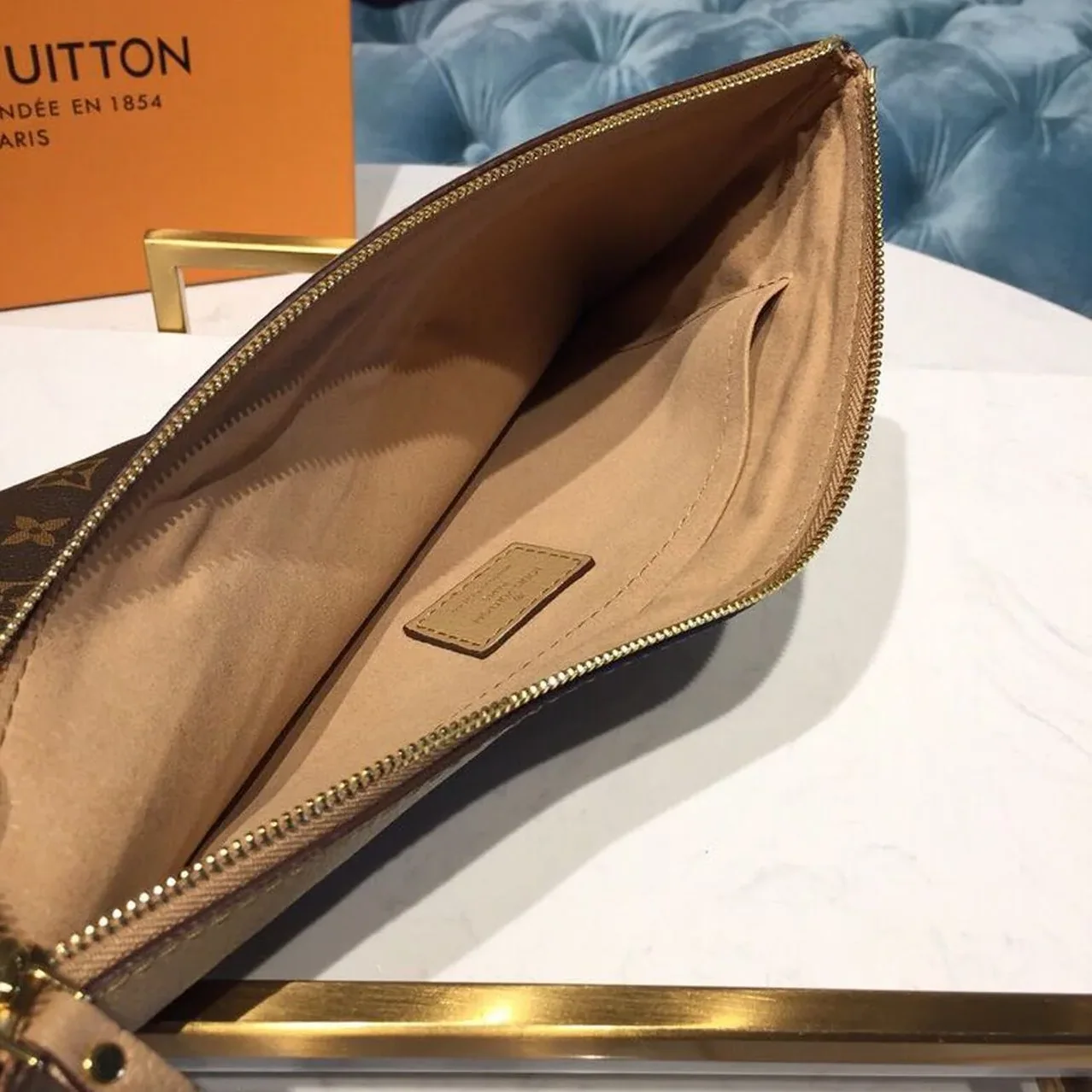 Louis Vuitton Daily Pouch Monogram Canvas Spring in Summer Collection Sesame Louis Vuitton Daily Pouch Monogram Canvas Spring in Summer Collection Sesame