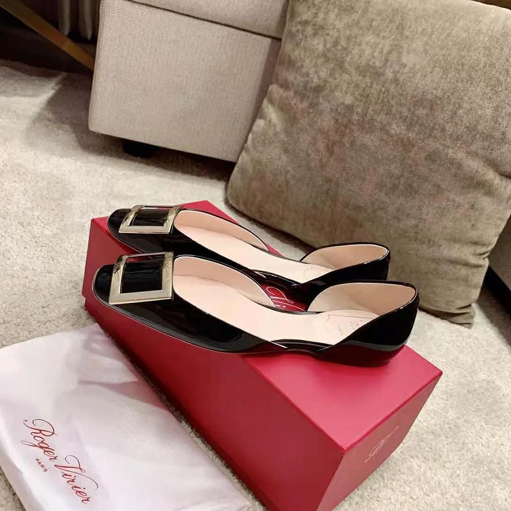 Roger Vivier Trompette Dorsay Metal Buckle Ballerinas in Patent Leather for Women in Black Roger Vivier Trompette Dorsay Metal Buckle Ballerinas in Patent Leather for Women in Black