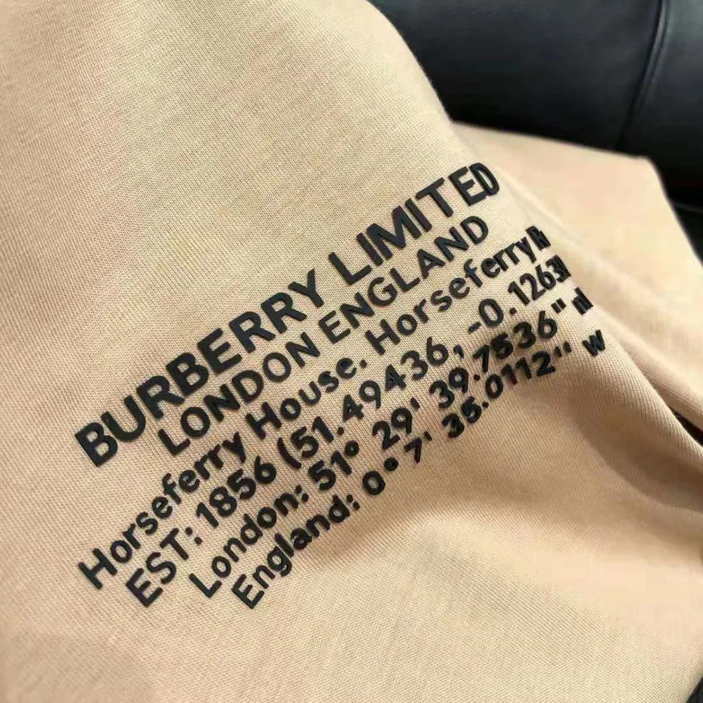 Burberry Location Print Cotton Oversized T-shirt for Women in Sandy Burberry Location Print Cotton Oversized T-shirt for Women in Sandy