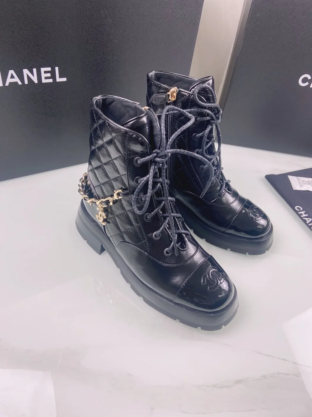 Chanel Lace in Ups Black /