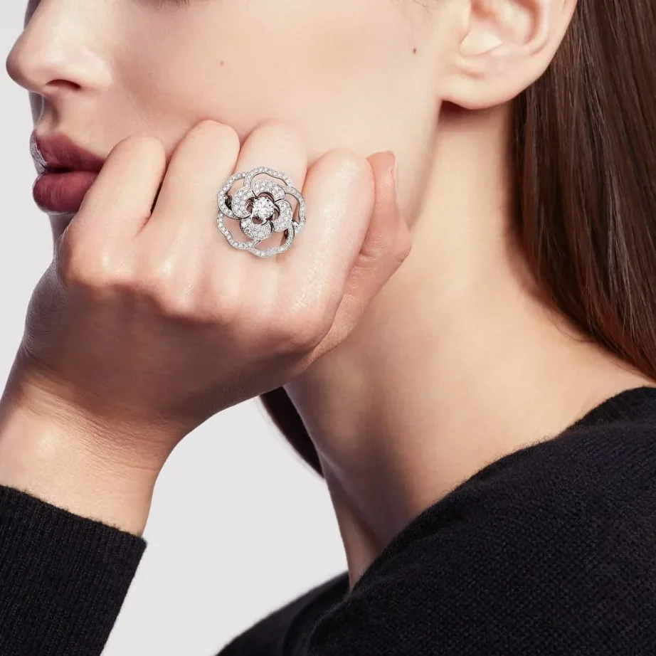 Chanel Camélia Bloom Ring White Gold Chanel Camélia Bloom Ring White Gold