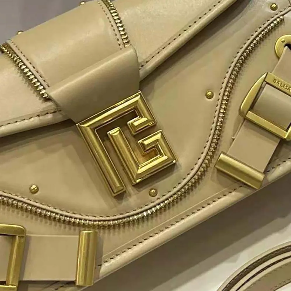 Balmain Blaze Clutch Bag in Smooth Leather for Women in Beige Balmain Blaze Clutch Bag in Smooth Leather for Women in Beige
