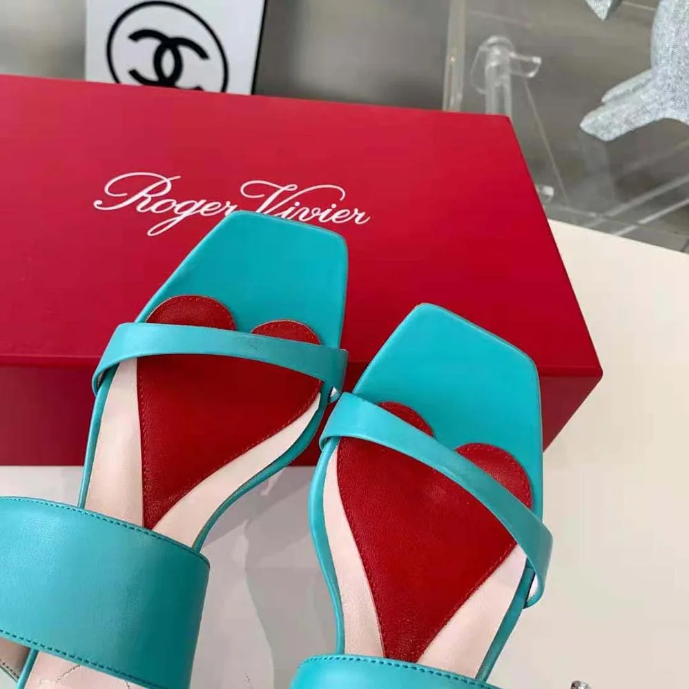 Roger Vivier Viv Choc Side Strass Buckle Mules in Leather for Women in Lime Roger Vivier Viv Choc Side Strass Buckle Mules in Leather for Women in Lime