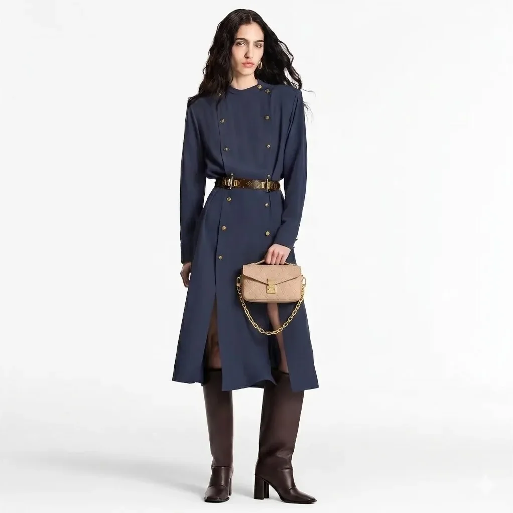 Louis Vuitton Pochette Metis East West Shoulder Bag in Sand Gold Hardware