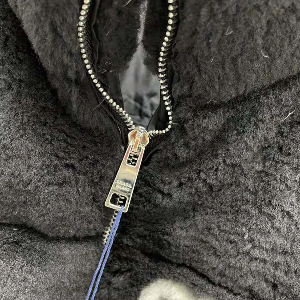 Prada Jacket Stands Out for the Delicate Touch of Shearling Jacket for Women in Black Prada Jacket Stands Out for the Delicate Touch of Shearling Jacket for Women in Black