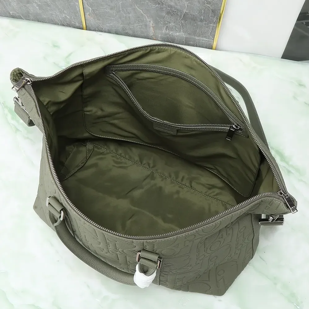 Dior Weekender 40 Khaki Dior Gravity Leather and Khaki Grained Calfskin for Men Dior Weekender 40 Khaki Dior Gravity Leather and Khaki Grained Calfskin for Men