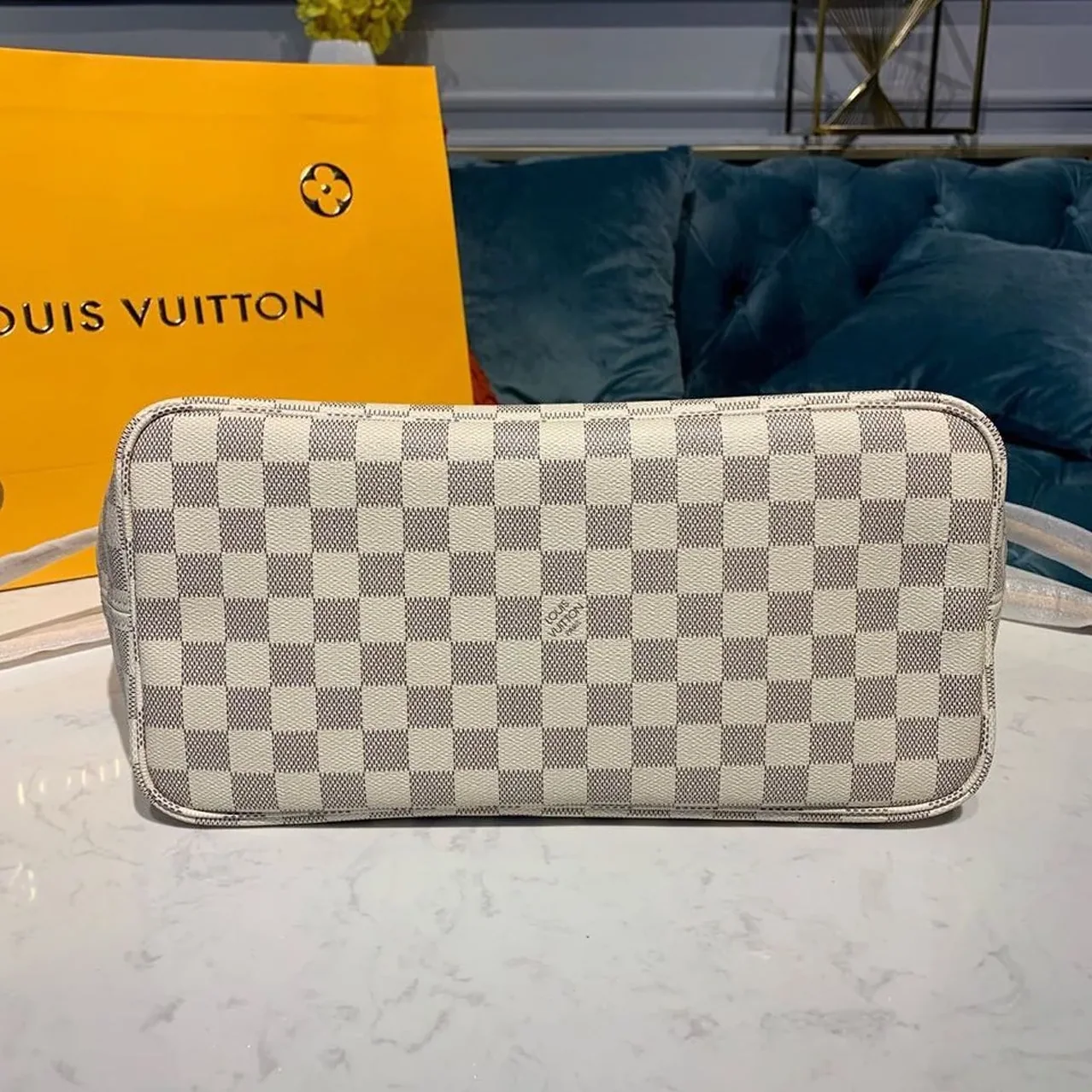 Louis Vuitton Neverfull MM Tote Bag / Rose Ballerine Pink Damier Azur Canvas Louis Vuitton Neverfull MM Tote Bag / Rose Ballerine Pink Damier Azur Canvas