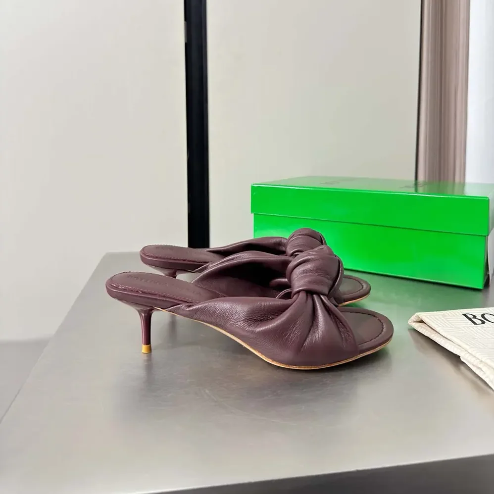 Bottega Veneta Cherry Mule in Supple Nappa Leather for Women in Deep Mahogany