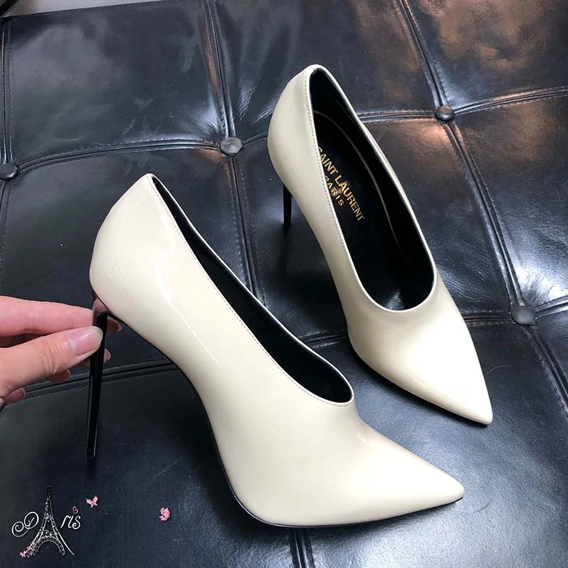 Saint Laurent YSL Shoes Teddy Pump Patent 10.5cm for Women in White Saint Laurent YSL Shoes Teddy Pump Patent 10.5cm for Women in White