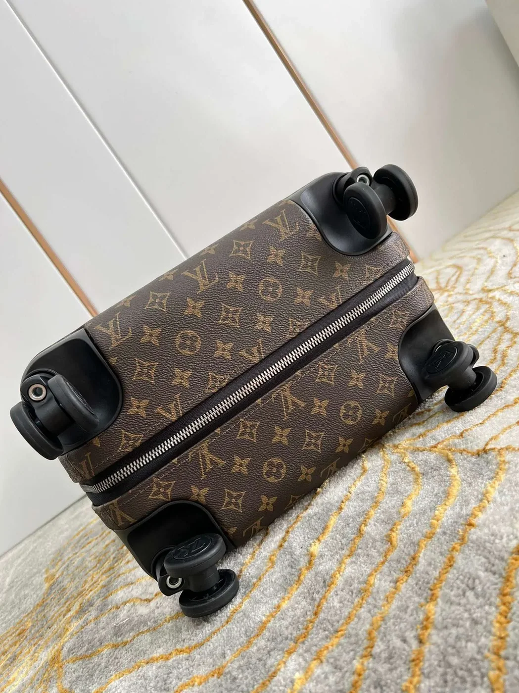 Louis Vuitton Horizon 55 Suitcase in Brown Champagne Hardware