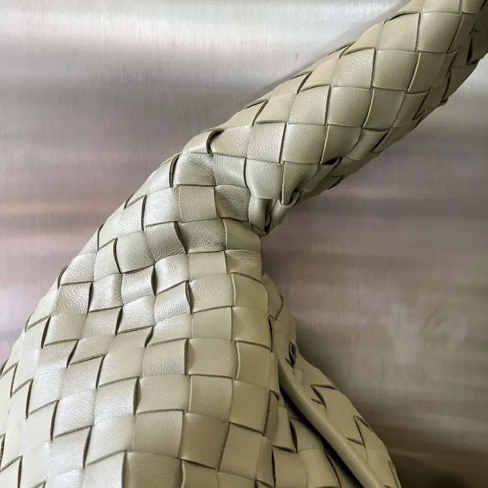 Bottega Veneta Large Hop Shoulder Bag in Calf Leather for Women in Light Green