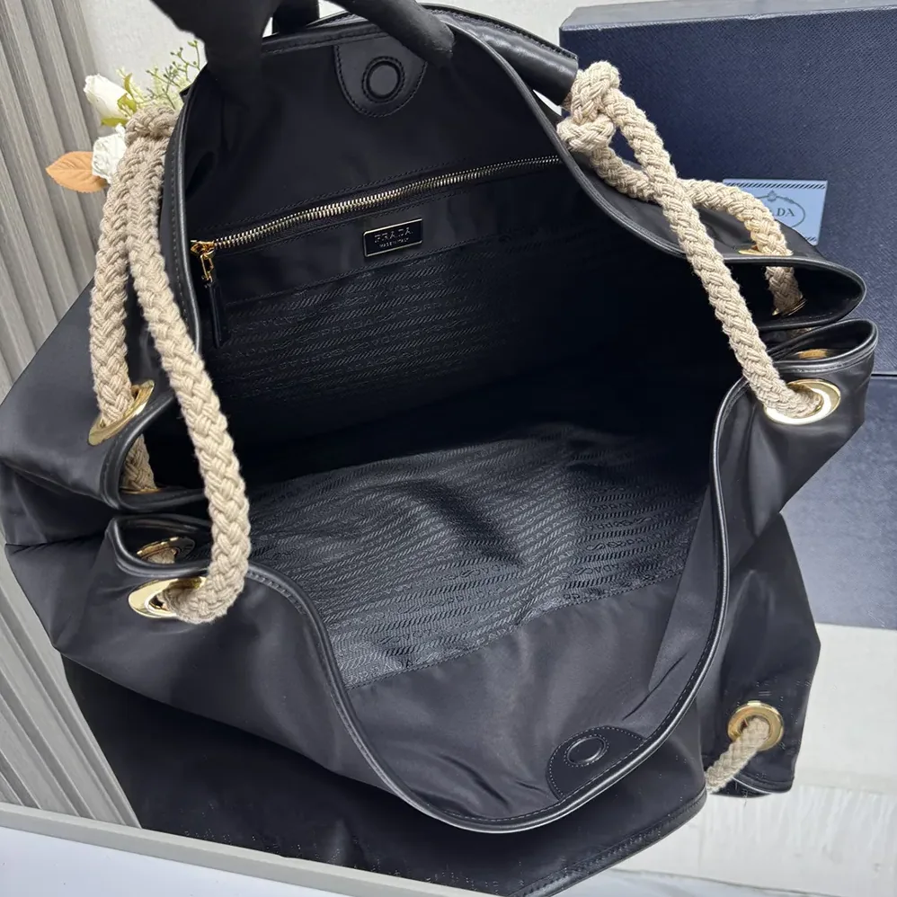 Prada Mariner Large Re-Nylon Shoulder Bag for Women in Black Prada Mariner Large Re-Nylon Shoulder Bag for Women in Black
