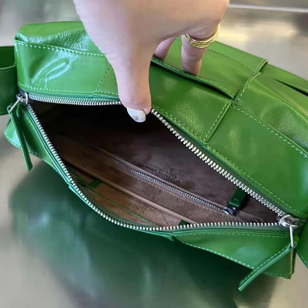 Bottega Veneta Intreccio Slouchy Leather Cross-Body Arco Camera Bag for Men in Green