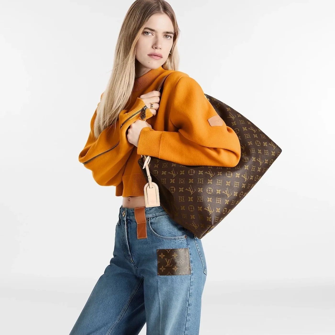 Louis Vuitton Graceful MM Monogram / 16.1 Inches Louis Vuitton Graceful MM Monogram / 16.1 Inches