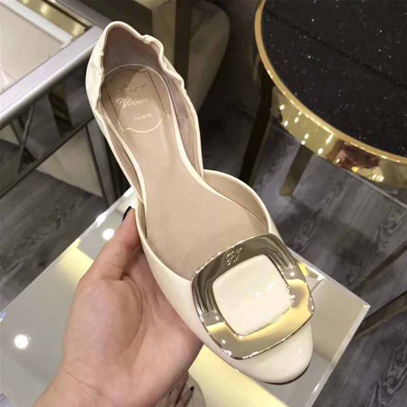 Roger Vivier Shoes Chips Ballerinas Patent Leather for Women in White Roger Vivier Shoes Chips Ballerinas Patent Leather for Women in White