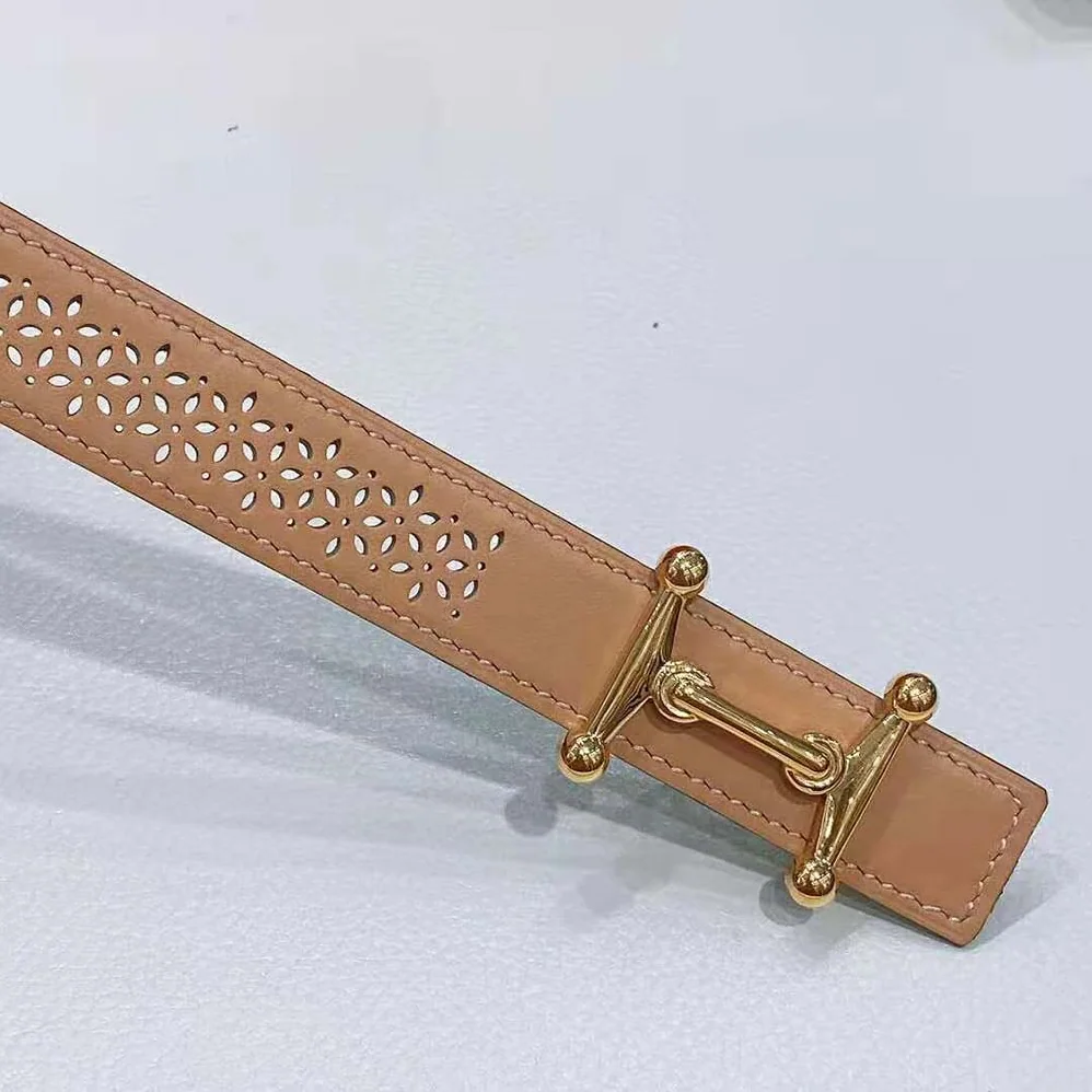 Hermes Mors H Belt Buckle & Reversible Leather Strap 24 mm for Women in Green Hermes Mors H Belt Buckle & Reversible Leather Strap 24 mm for Women in Green
