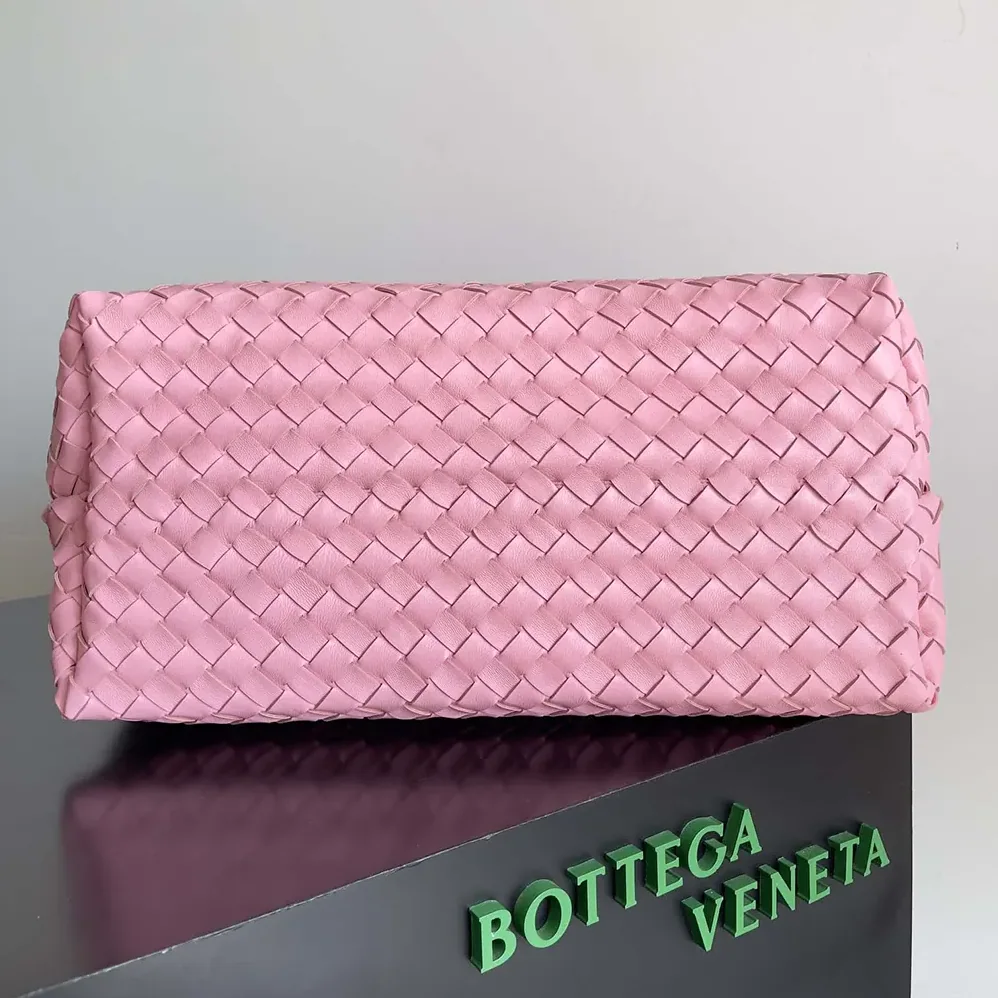 Bottega Veneta Large Andiamo in Lambskin Leather for Women in Pink