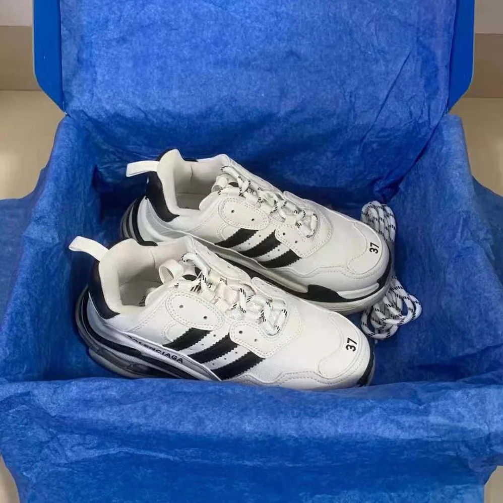 Balenciaga Balenciaga / Adidas Triple S Sneaker in White for Unisex