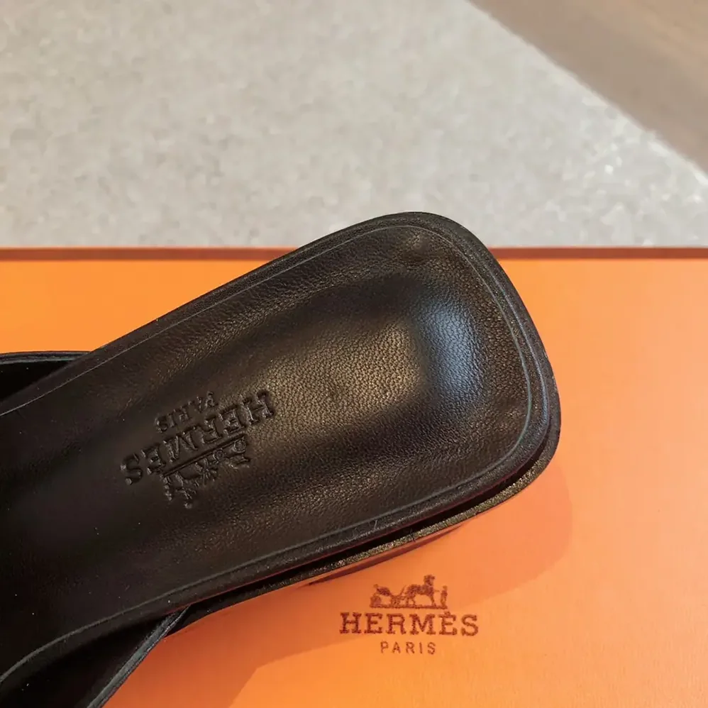 Hermes Ilot 50 Sandal in Calfskin Leather-Black H241142Z for Women Hermes Ilot 50 Sandal in Calfskin Leather-Black H241142Z for Women