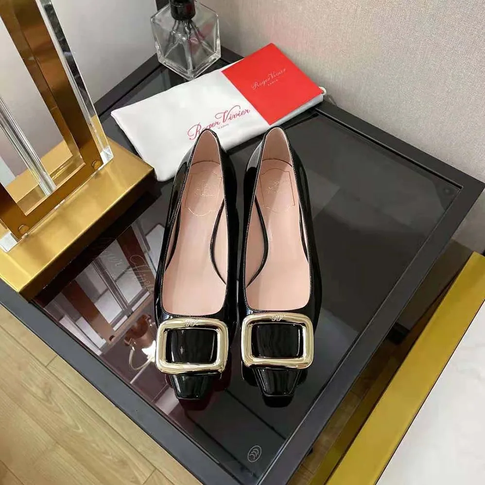 Roger Vivier Viv Choc Metal Buckle Ballerinas in Patent Leather for Women in Black Roger Vivier Viv Choc Metal Buckle Ballerinas in Patent Leather for Women in Black