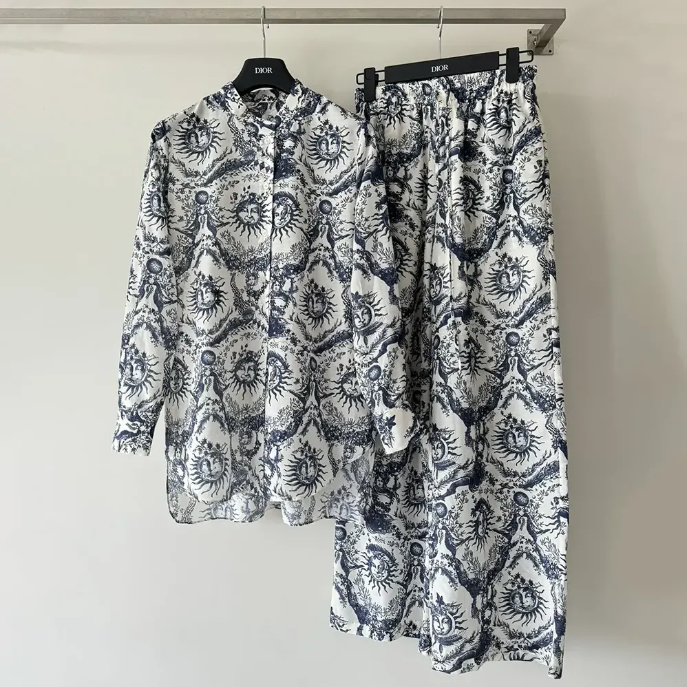 Dior Long Blouse White and Navy Blue Cotton Muslin with Toile de Jouy Soleil Motif for Women Dior Long Blouse White and Navy Blue Cotton Muslin with Toile de Jouy Soleil Motif for Women
