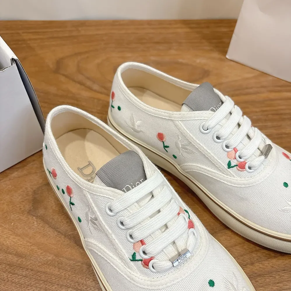 Dior Saltwind Sneaker White Cotton Embroidered with Multicolor Doves & Roses Motif for Unisex