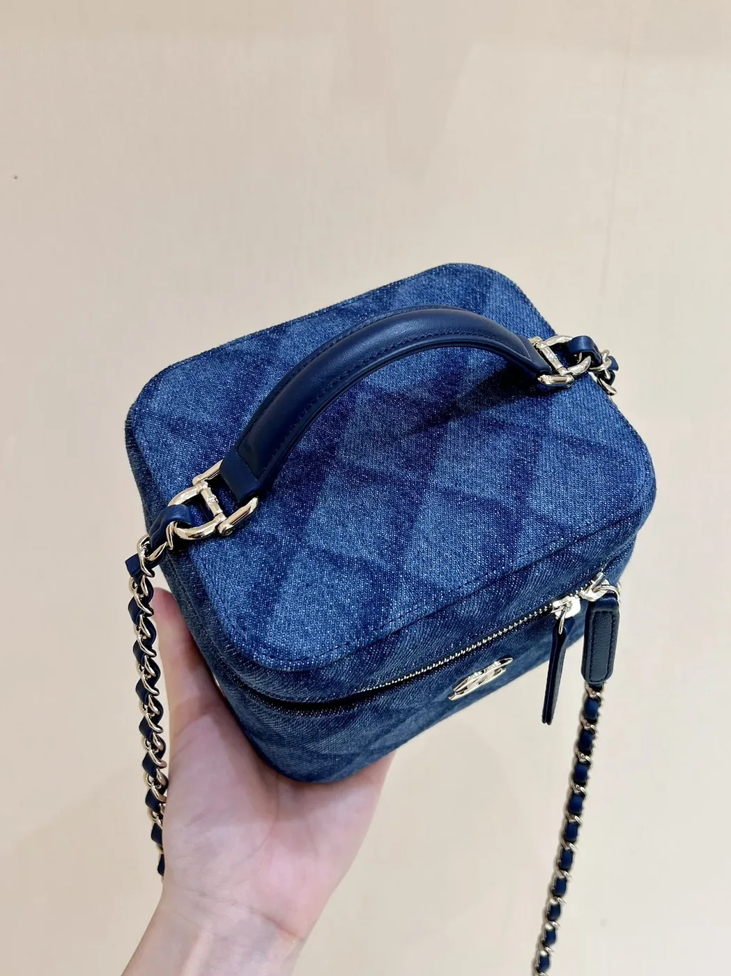 Chanel CC Denim Vanity Bag Dark Blue / Chanel CC Denim Vanity Bag Dark Blue /