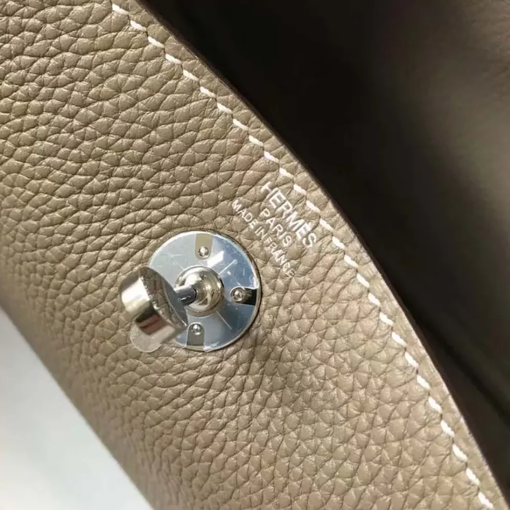 Hermes Lindy Mini 19 in Clemence Leather for Women in Etoupe/Silver
