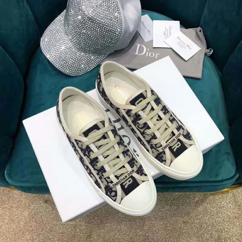 Dior Shoes Walk'n'Dior Sneaker in Oblique Embroidered Canvas for Women in Black Dior Shoes Walk'n'Dior Sneaker in Oblique Embroidered Canvas for Women in Black