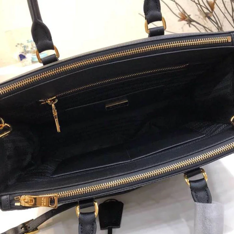 Prada Prada Galleria Bag in Saffiano Leather for Women in Black
