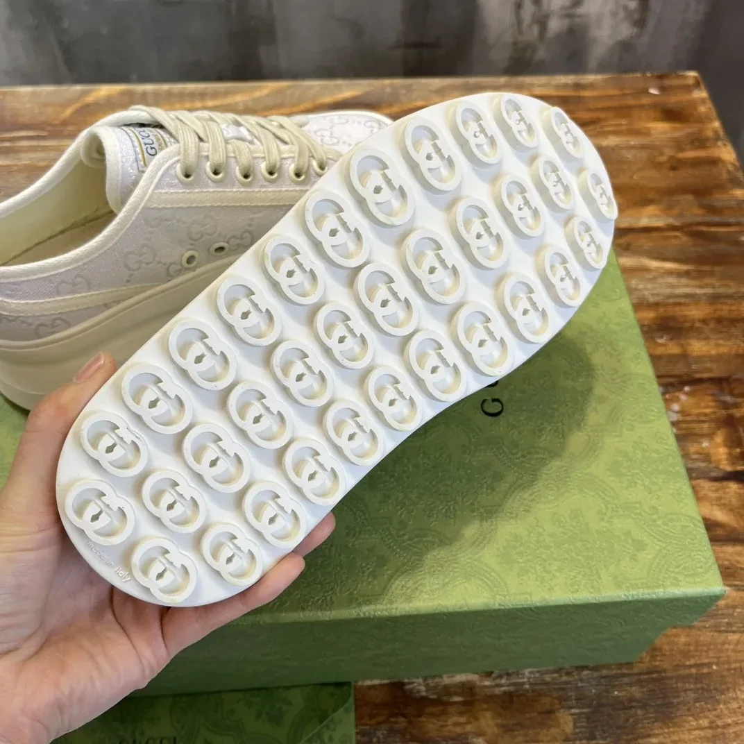 Gucci Low in Cut Sneaker Light Blue Gucci Low in Cut Sneaker Light Blue