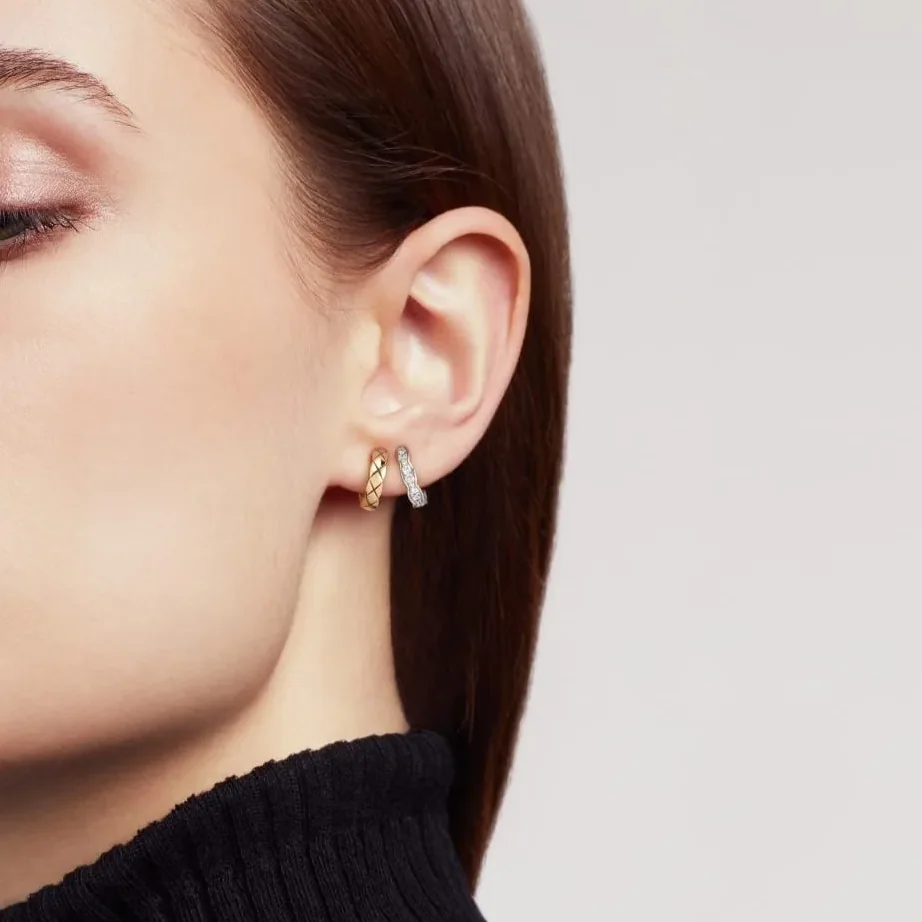 Chanel Coco Crush Single Earring White in Beige Gold