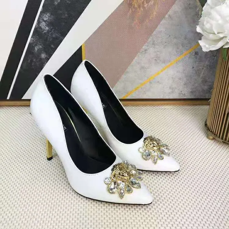 Versace Palazzo Pumps Leather Shoes for Women in White Versace Palazzo Pumps Leather Shoes for Women in White
