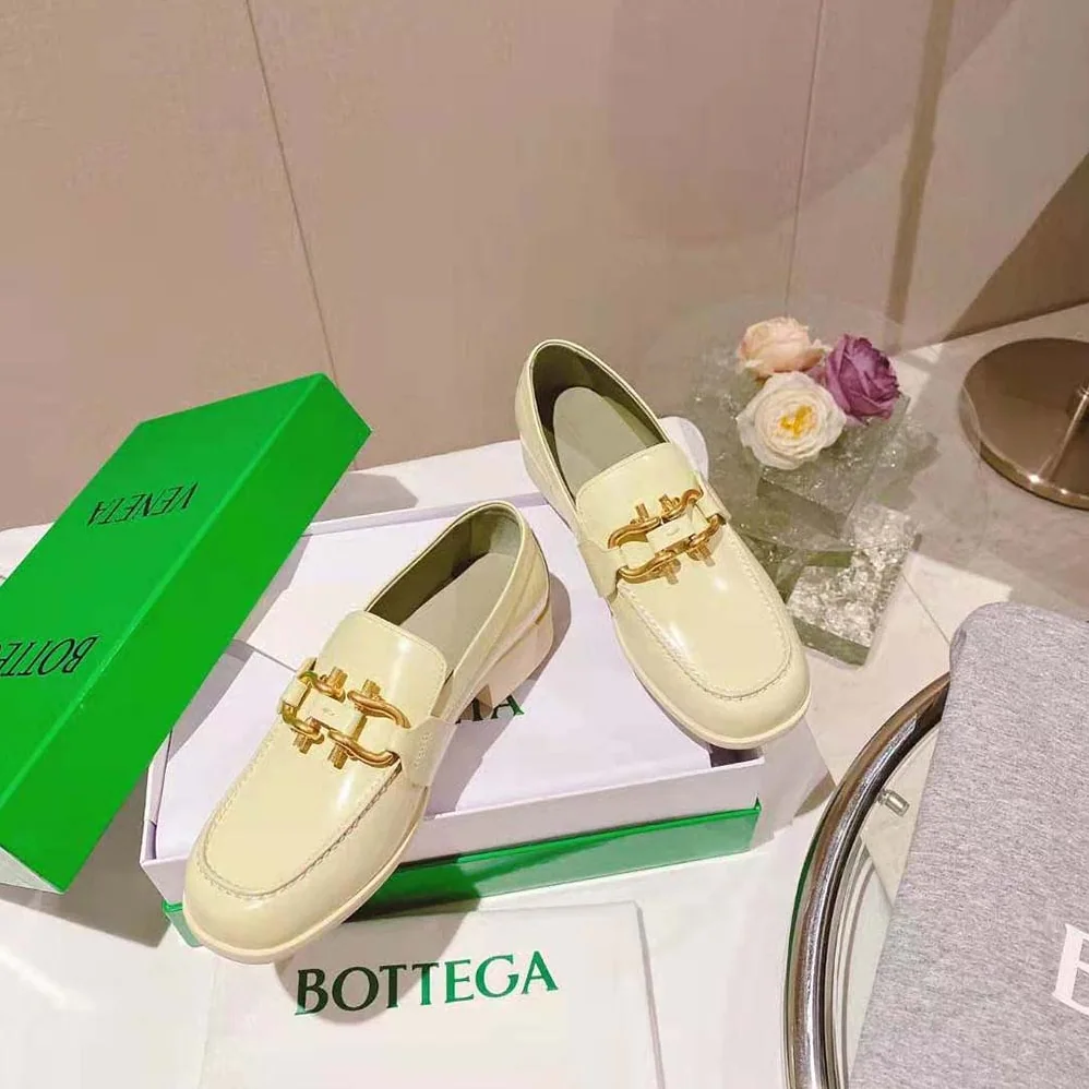Bottega Veneta Monsieur Loafer in Calfskin Leather for Unisex in Beige Bottega Veneta Monsieur Loafer in Calfskin Leather for Unisex in Beige