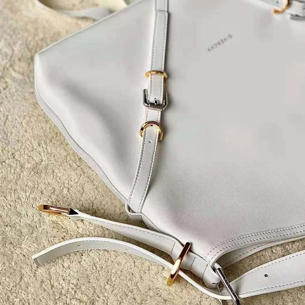 Givenchy Medium Voyou Bag in Leather for Women in White Givenchy Medium Voyou Bag in Leather for Women in White