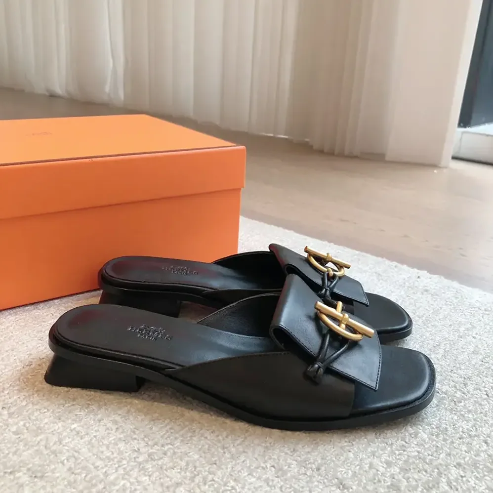 Hermes Isle Sandal in Calfskin Leather-Black H241145Z for Women