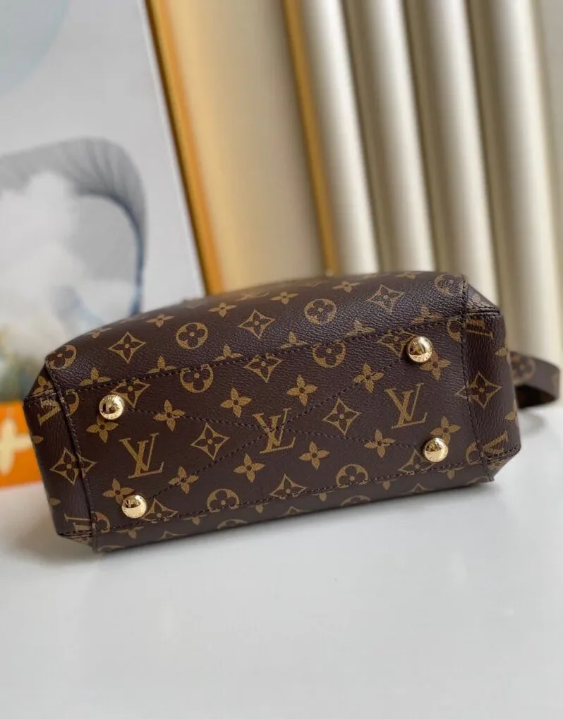Louis Vuitton Montaigne BB Monogram Canvas Louis Vuitton Montaigne BB Monogram Canvas