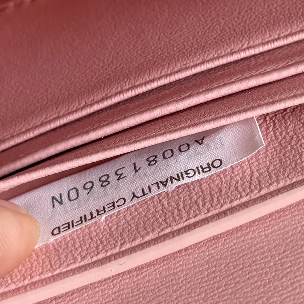 Bottega Veneta Andiamo Clutch for Women in Rose